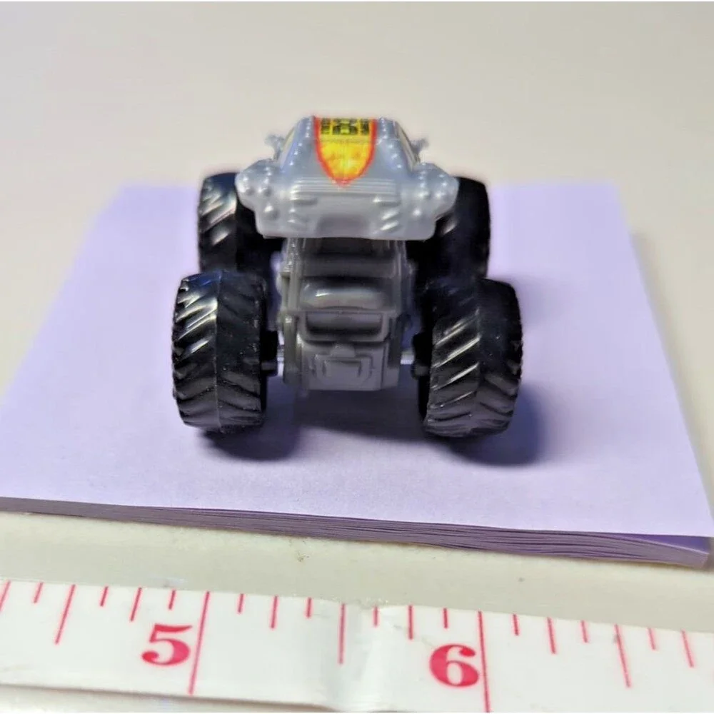 Monster Jam Official Max D Monster Truck, Die-Cast Vehicle 1:87 Scale Model